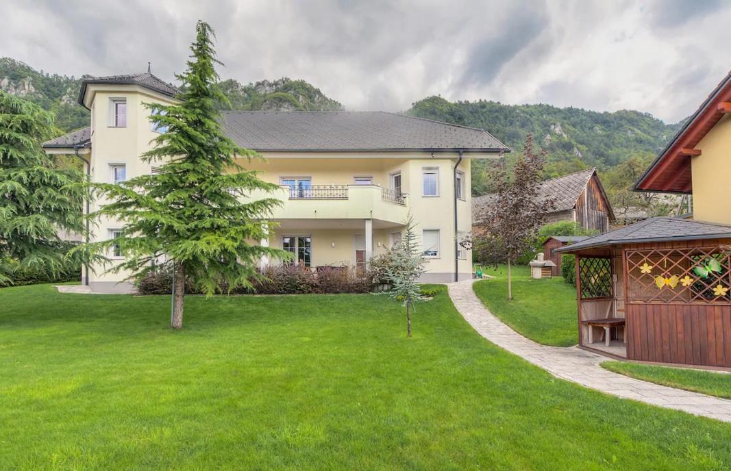 Alpine Apartments Marcella Zirovnica Bagian luar foto