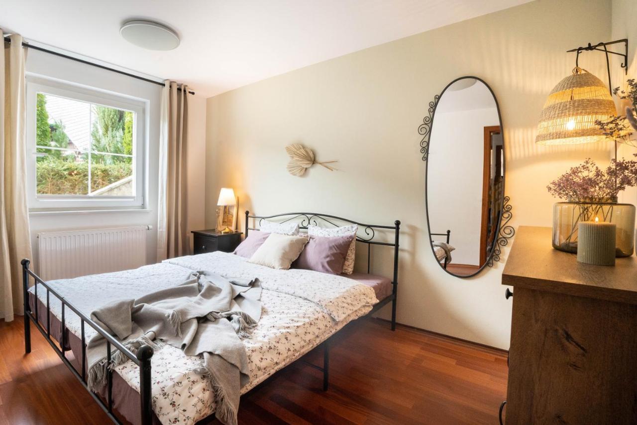 Alpine Apartments Marcella Zirovnica Bagian luar foto