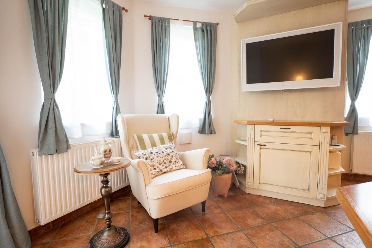 Alpine Apartments Marcella Zirovnica Bagian luar foto