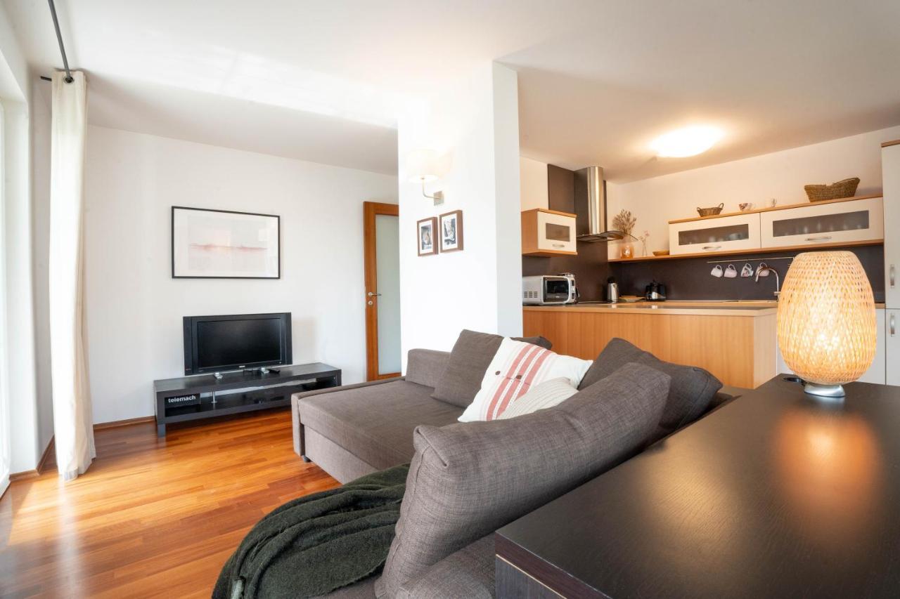 Alpine Apartments Marcella Zirovnica Bagian luar foto