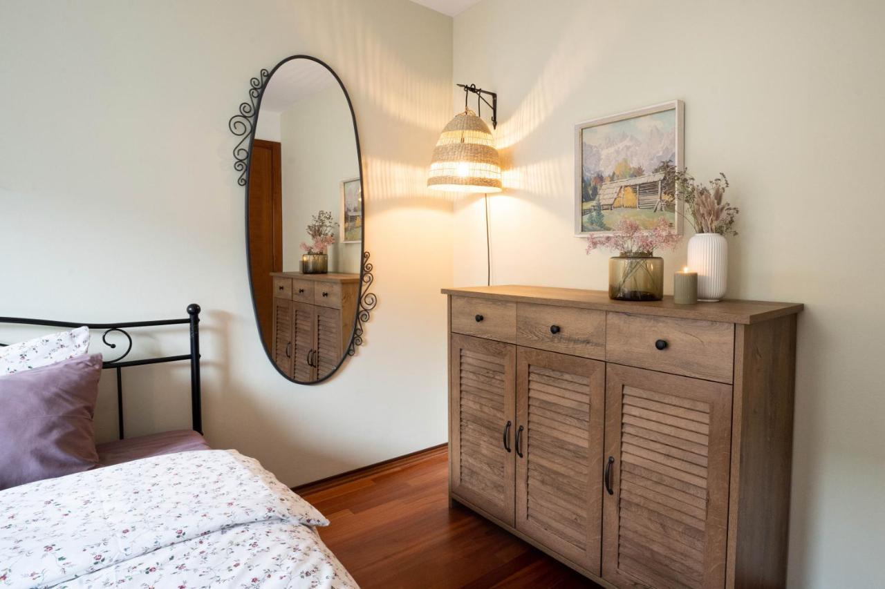 Alpine Apartments Marcella Zirovnica Bagian luar foto